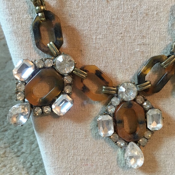 Tortoise/crystal statement bib necklace - Picture 2 of 2